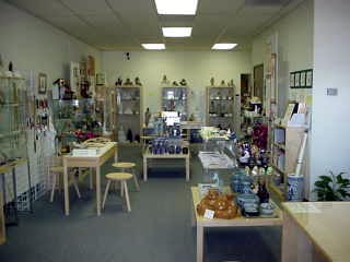inside2.jpg (51054 bytes)